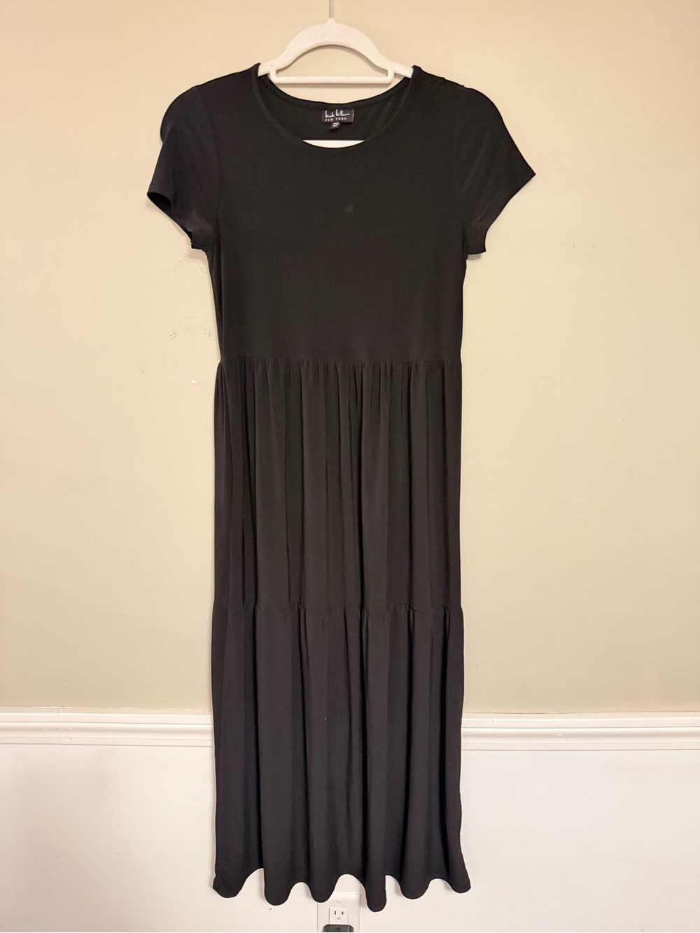 Nicole Miller New York Black Tiered Short-Sleeve Maxi Dress